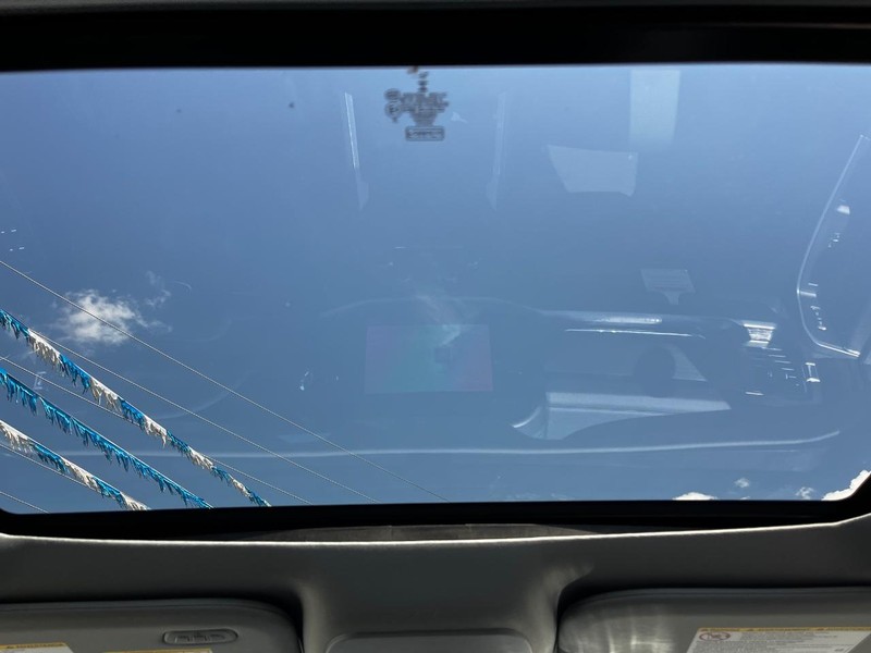 Ford Super Duty F-350 SRW Vehicle Full-screen Gallery Image 06