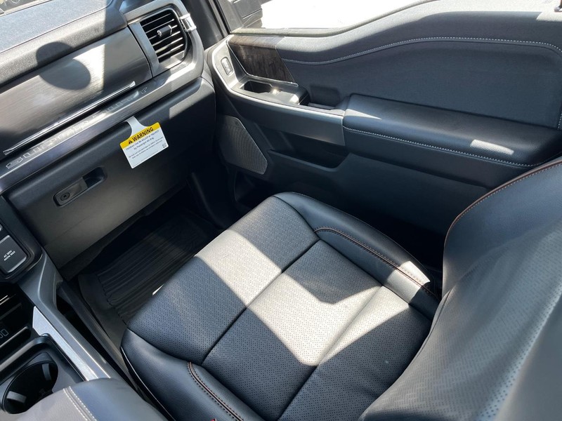 Ford Super Duty F-350 SRW Vehicle Full-screen Gallery Image 09