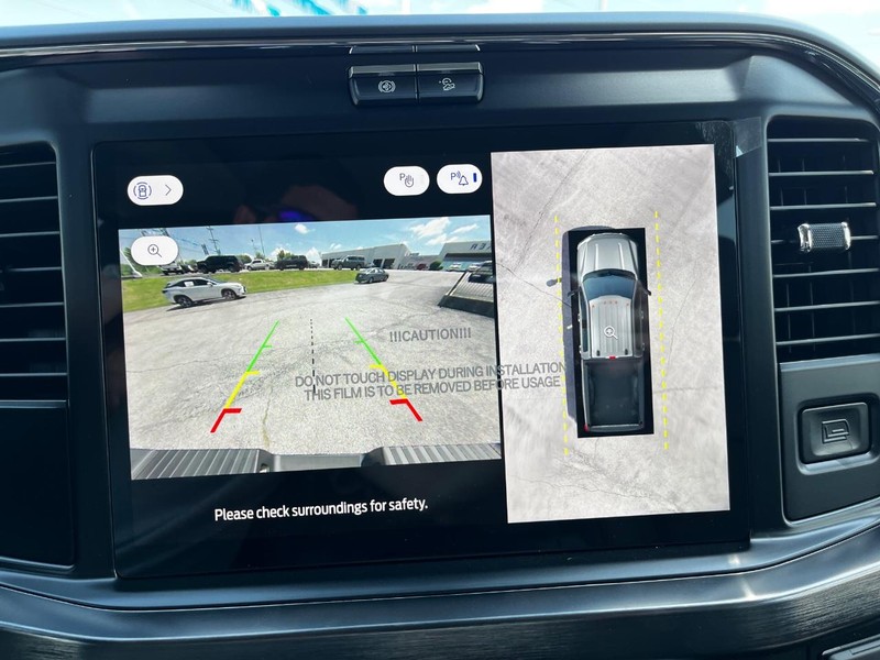 Ford Super Duty F-350 SRW Vehicle Full-screen Gallery Image 18