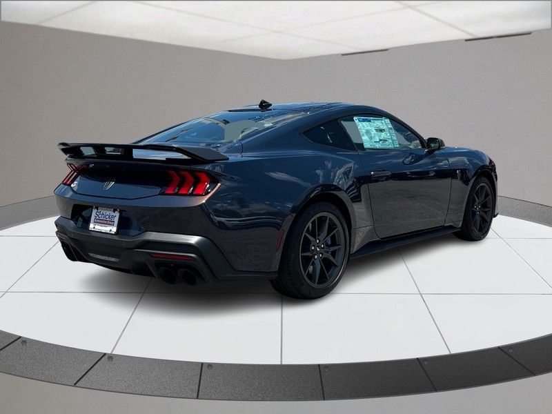 Ford Mustang Vehicle Full-screen Gallery Image 03