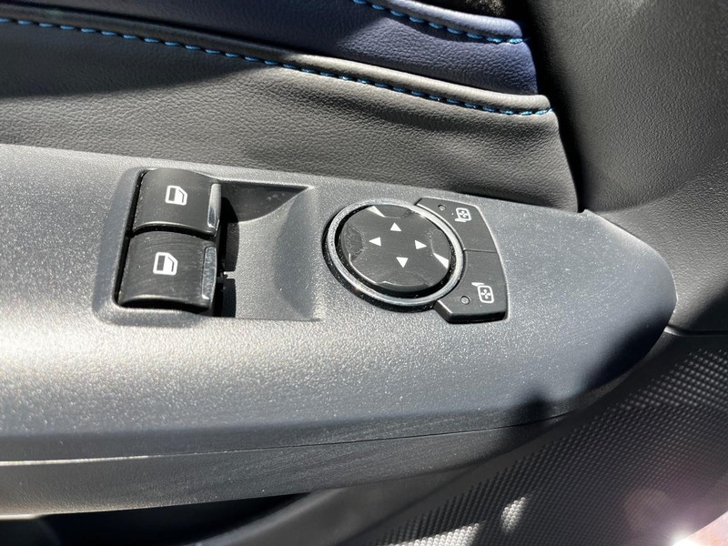 Ford Mustang Vehicle Full-screen Gallery Image 04