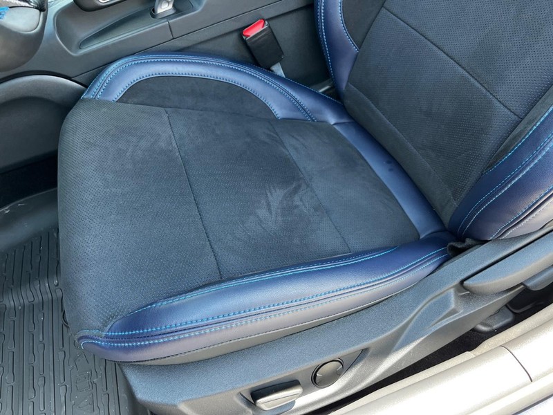 Ford Mustang Vehicle Full-screen Gallery Image 06