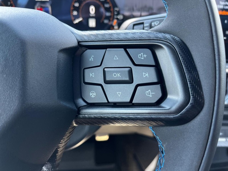 Ford Mustang Vehicle Full-screen Gallery Image 08