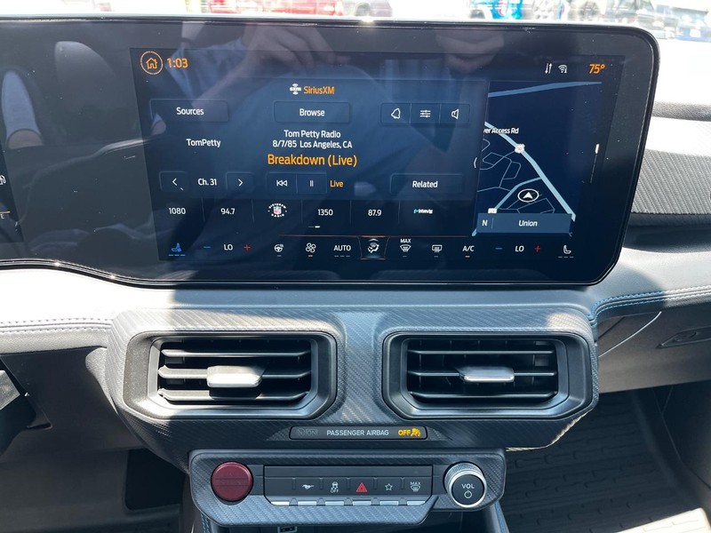 Ford Mustang Vehicle Full-screen Gallery Image 11