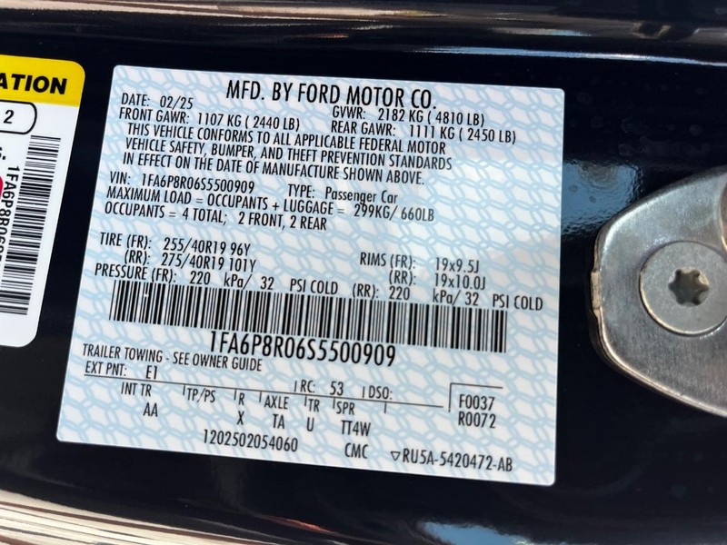 Ford Mustang Vehicle Full-screen Gallery Image 13