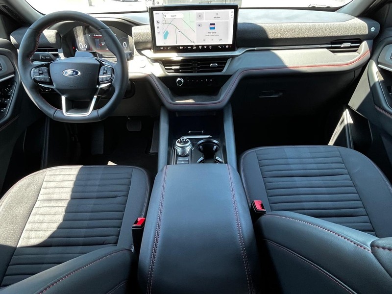 Ford Explorer Vehicle Full-screen Gallery Image 07