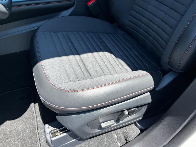 Ford Explorer Vehicle Full-screen Gallery Image 11