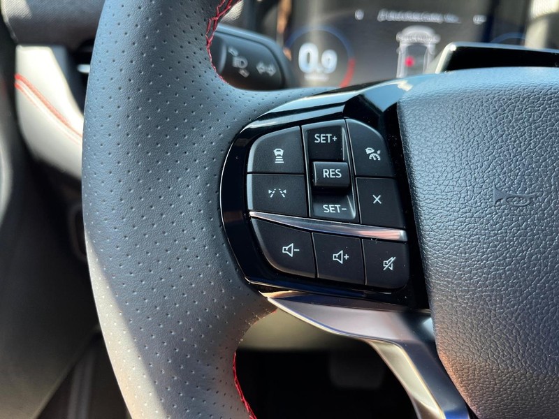 Ford Explorer Vehicle Full-screen Gallery Image 12