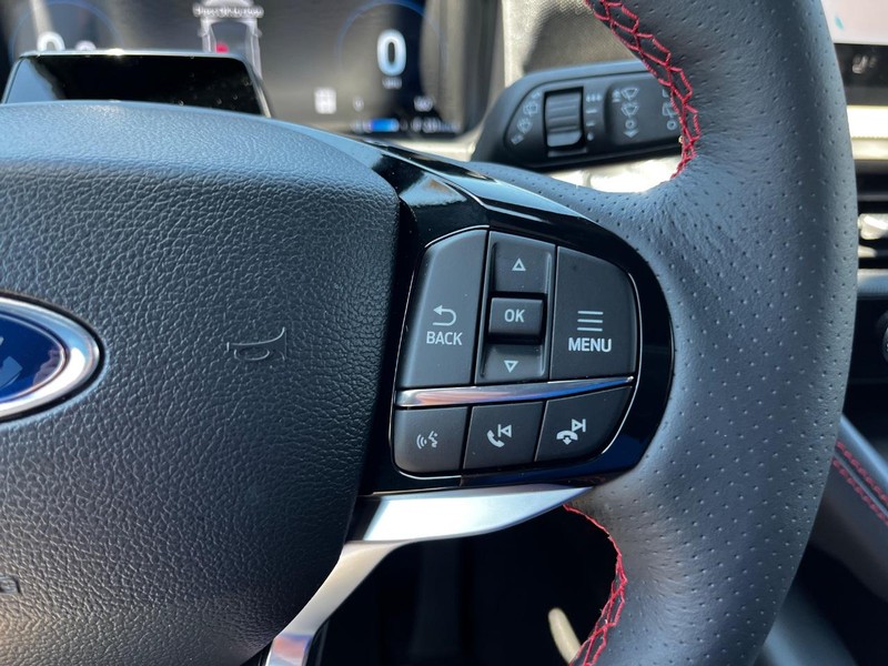 Ford Explorer Vehicle Full-screen Gallery Image 13