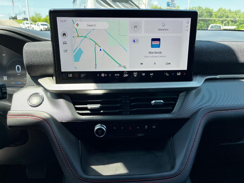 Ford Explorer Vehicle Full-screen Gallery Image 16