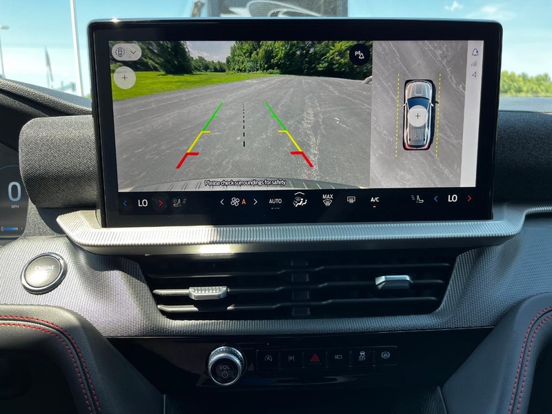 Ford Explorer Vehicle Full-screen Gallery Image 17