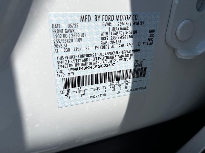 Ford Explorer Vehicle Full-screen Gallery Image 18