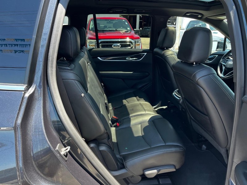 Cadillac XT6 Vehicle Full-screen Gallery Image 10
