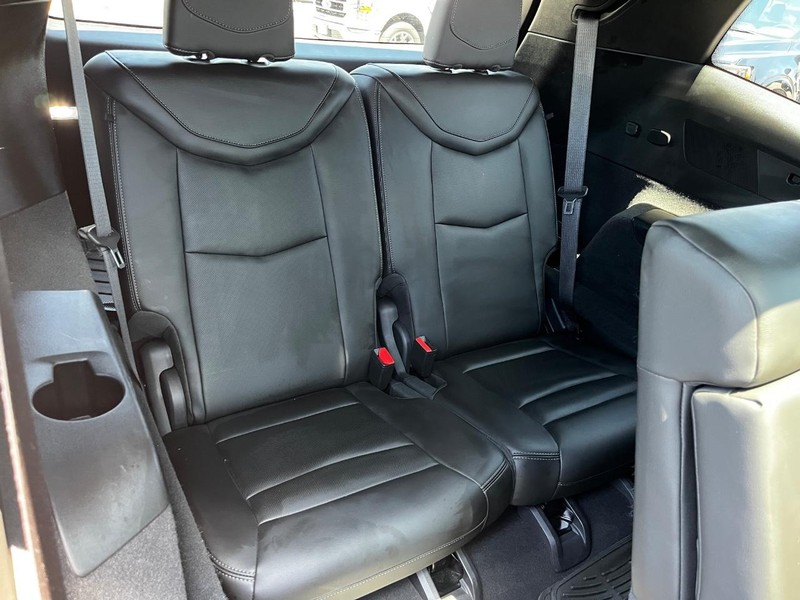 Cadillac XT6 Vehicle Full-screen Gallery Image 11