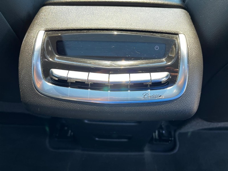 Cadillac XT6 Vehicle Full-screen Gallery Image 12