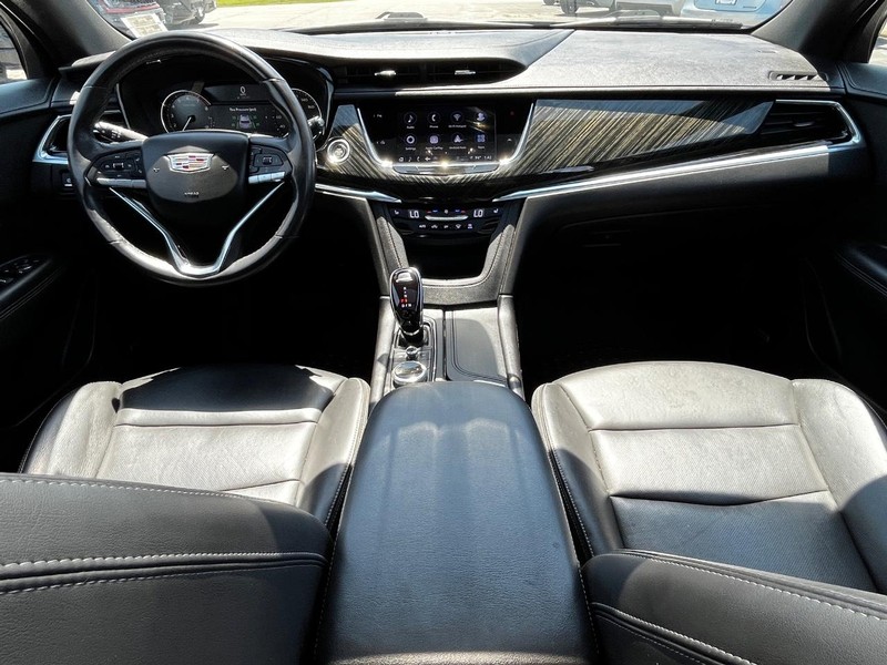 Cadillac XT6 Vehicle Full-screen Gallery Image 14