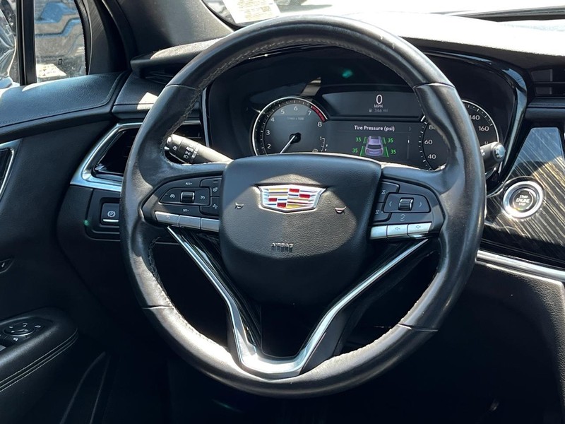 Cadillac XT6 Vehicle Full-screen Gallery Image 15