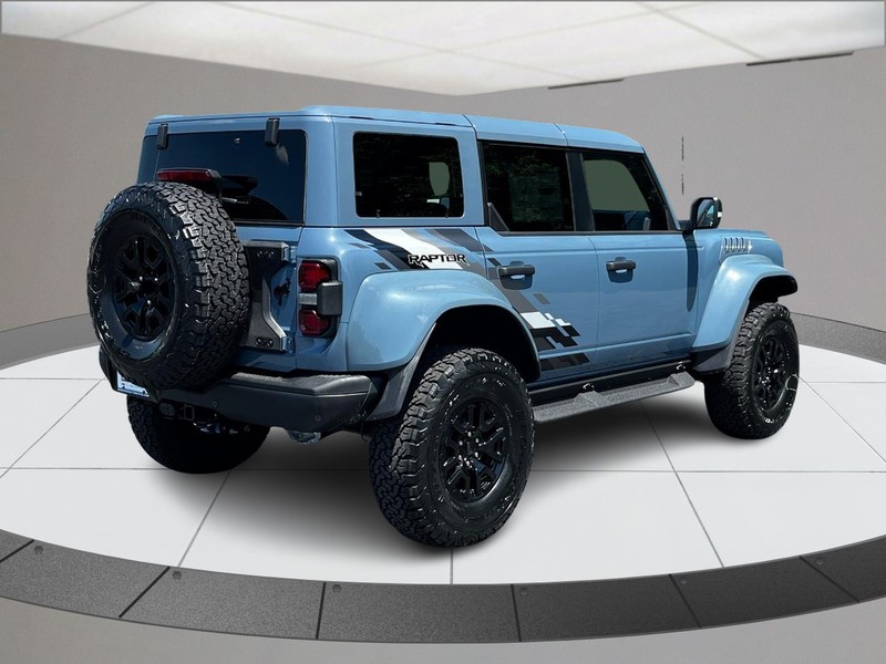 Ford Bronco Vehicle Full-screen Gallery Image 03