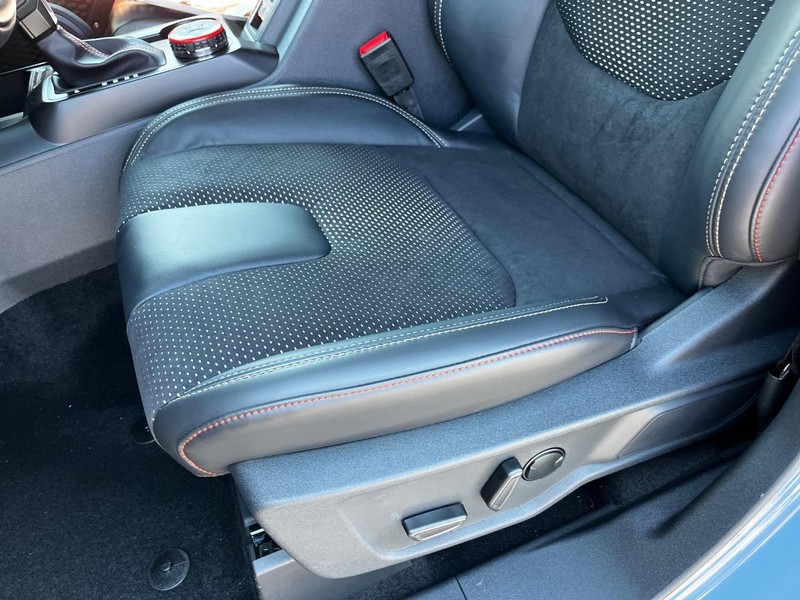 Ford Bronco Vehicle Full-screen Gallery Image 08