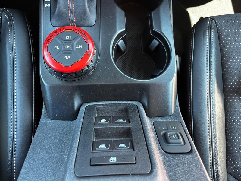 Ford Bronco Vehicle Full-screen Gallery Image 12