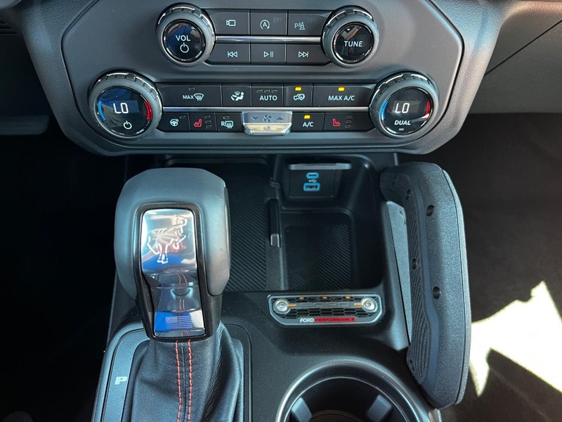 Ford Bronco Vehicle Full-screen Gallery Image 13