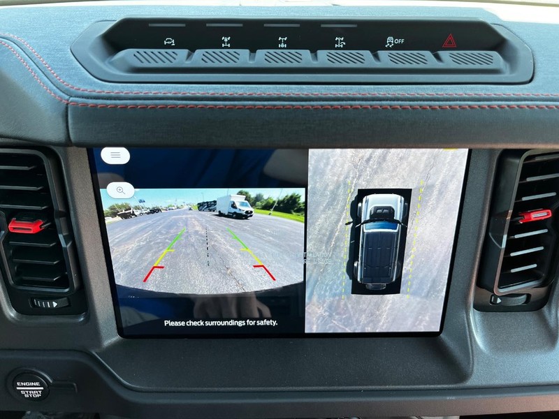 Ford Bronco Vehicle Full-screen Gallery Image 15