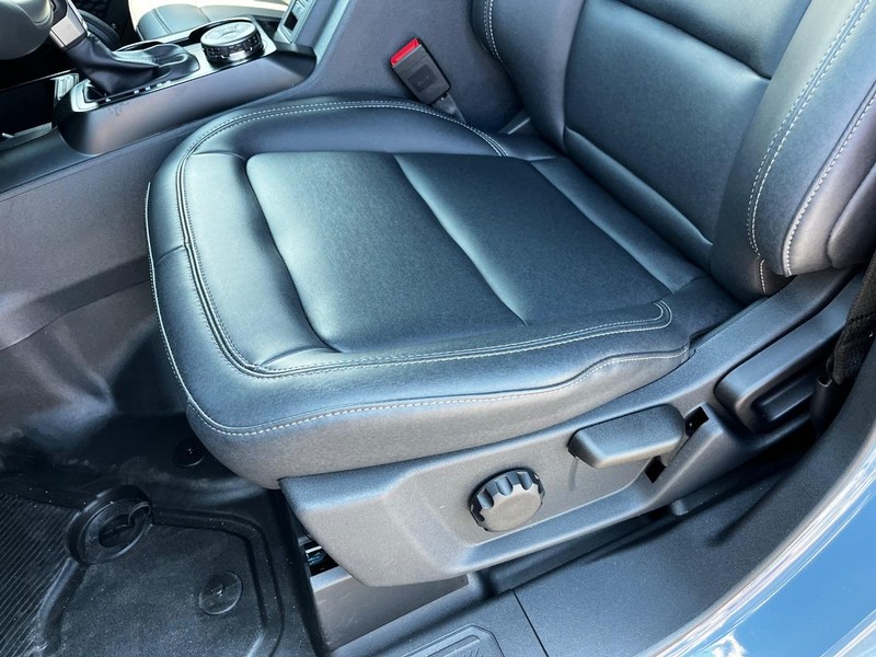 Ford Bronco Vehicle Full-screen Gallery Image 08