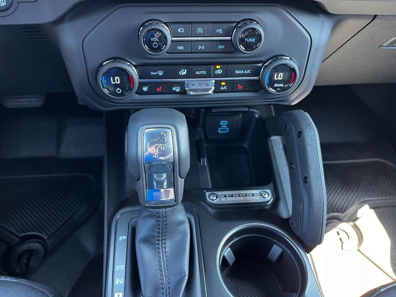 Ford Bronco Vehicle Full-screen Gallery Image 13