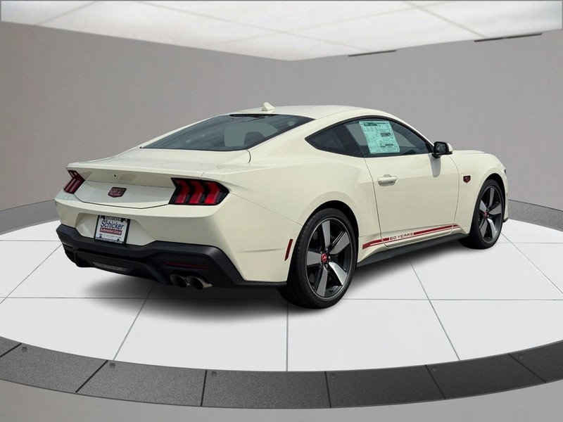 Ford Mustang Vehicle Full-screen Gallery Image 03