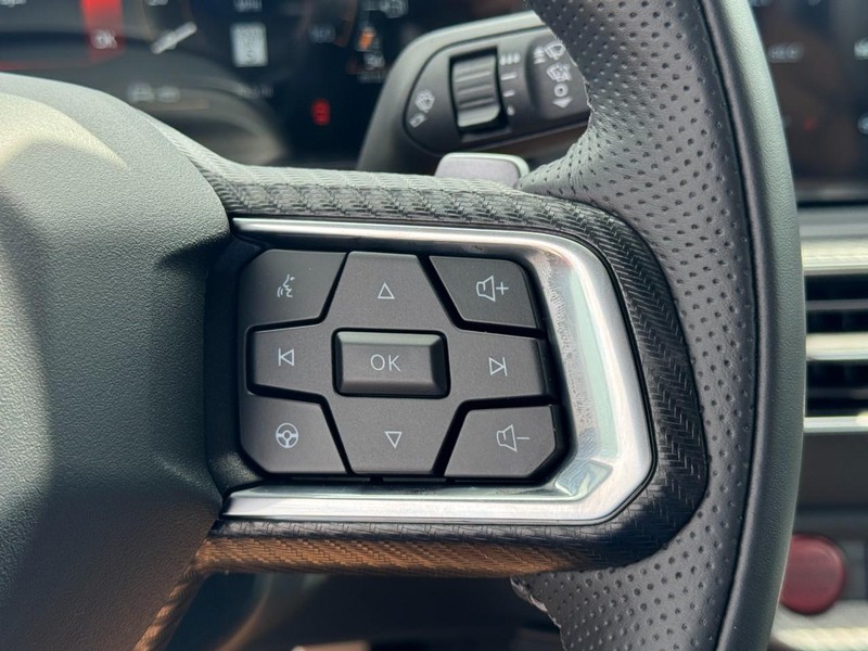 Ford Mustang Vehicle Full-screen Gallery Image 16