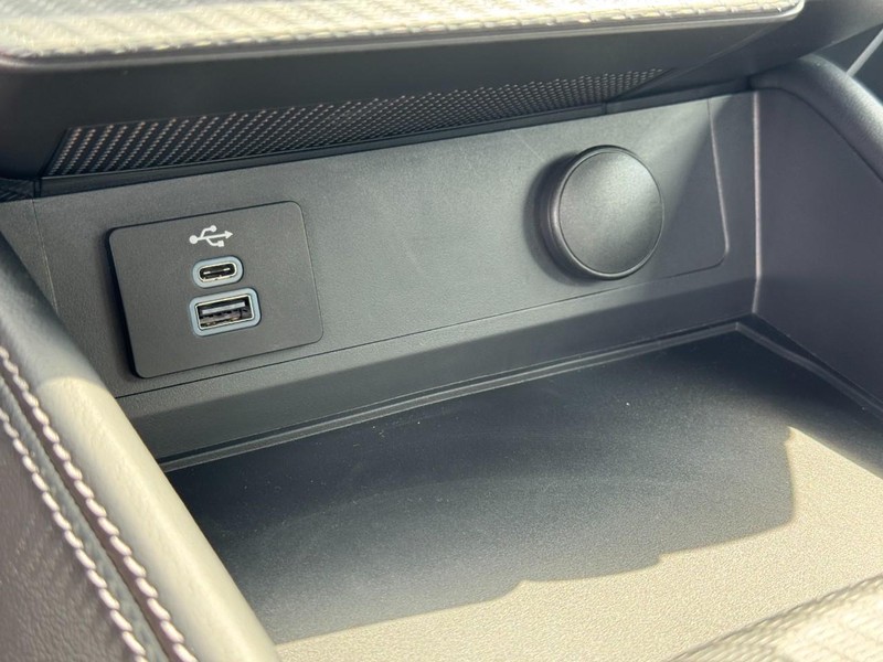 Ford Mustang Vehicle Full-screen Gallery Image 18