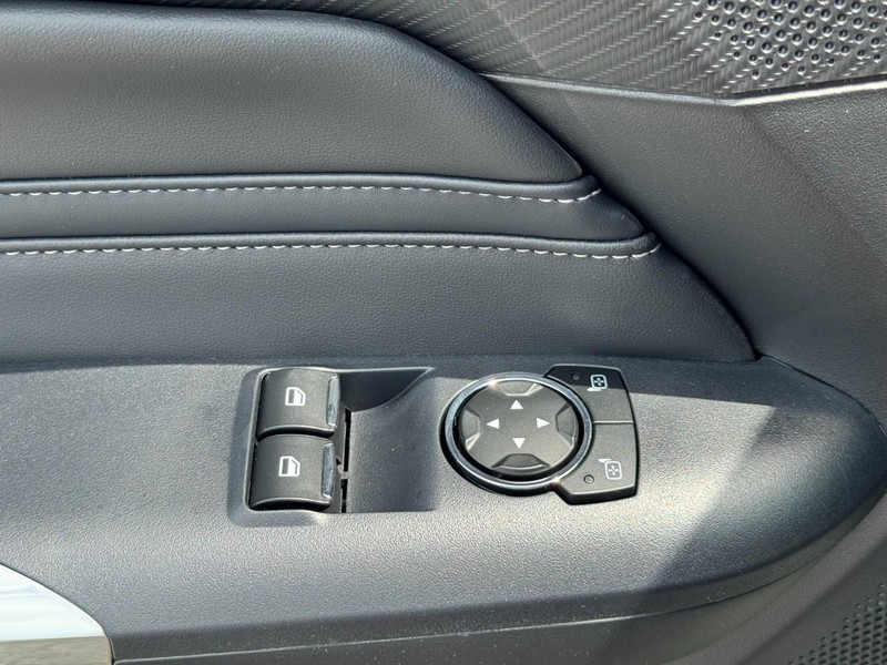 Ford Mustang Vehicle Full-screen Gallery Image 21