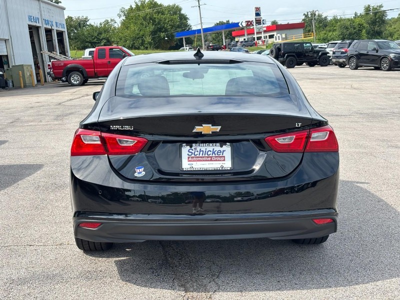 Chevrolet Malibu Vehicle Full-screen Gallery Image 05
