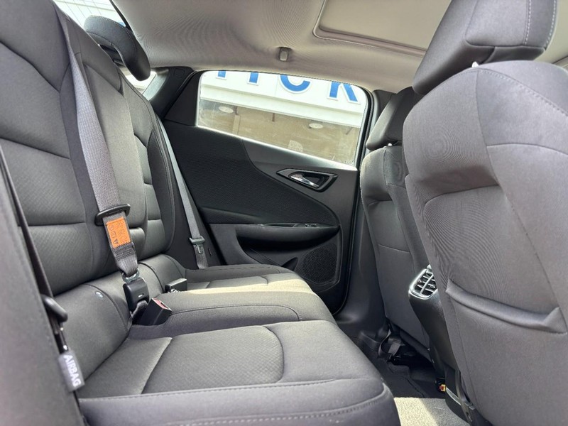 Chevrolet Malibu Vehicle Full-screen Gallery Image 10