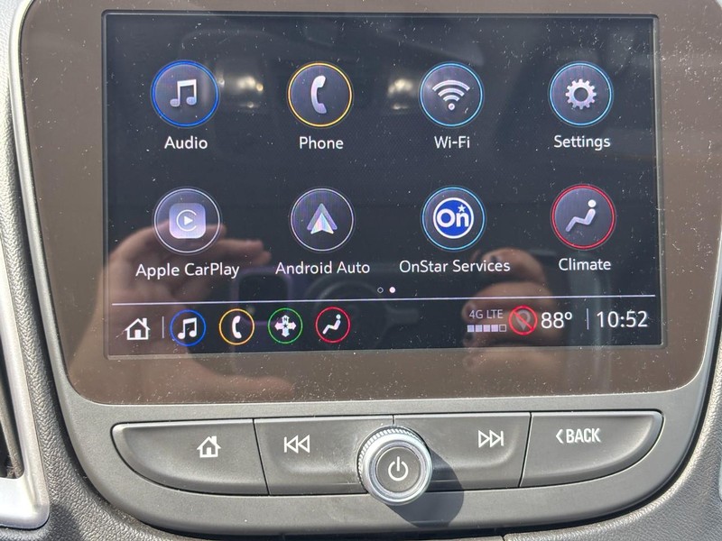 Chevrolet Malibu Vehicle Full-screen Gallery Image 19