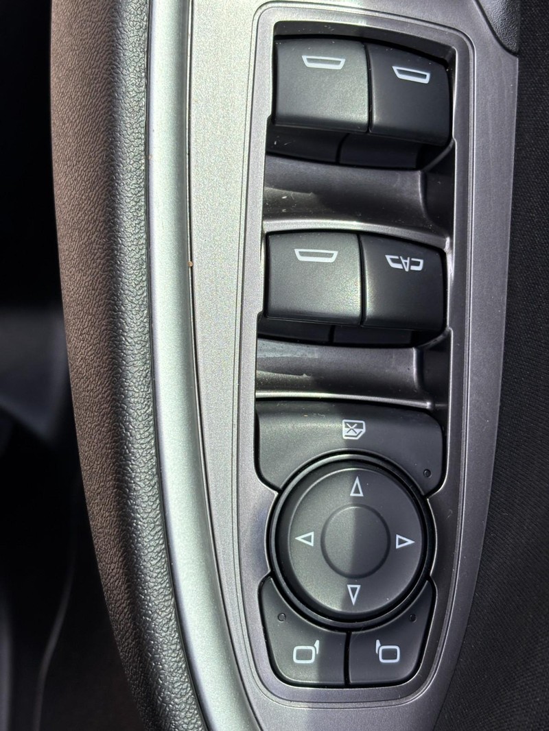 Chevrolet Malibu Vehicle Full-screen Gallery Image 22