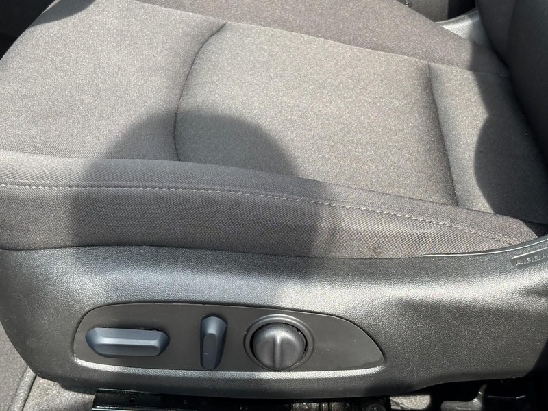 Chevrolet Malibu Vehicle Full-screen Gallery Image 23