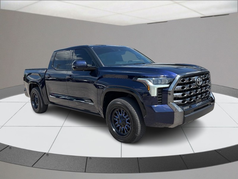 Toyota Tundra 4WD Vehicle Full-screen Gallery Image 02