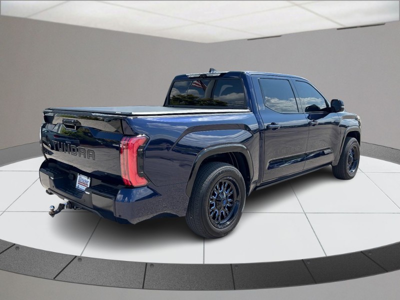 Toyota Tundra 4WD Vehicle Full-screen Gallery Image 03