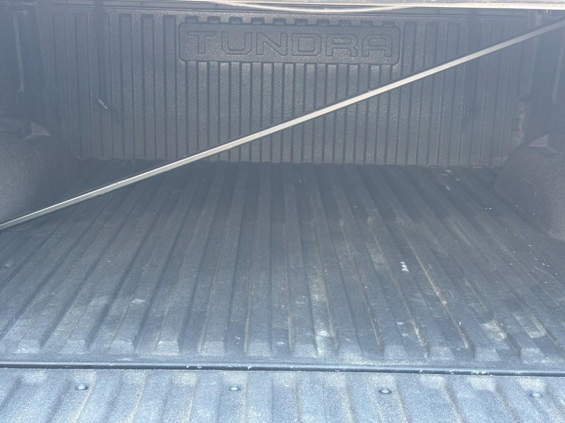 Toyota Tundra 4WD Vehicle Full-screen Gallery Image 04