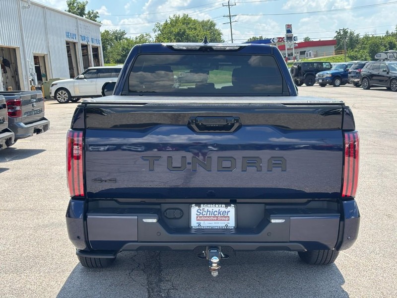 Toyota Tundra 4WD Vehicle Full-screen Gallery Image 05