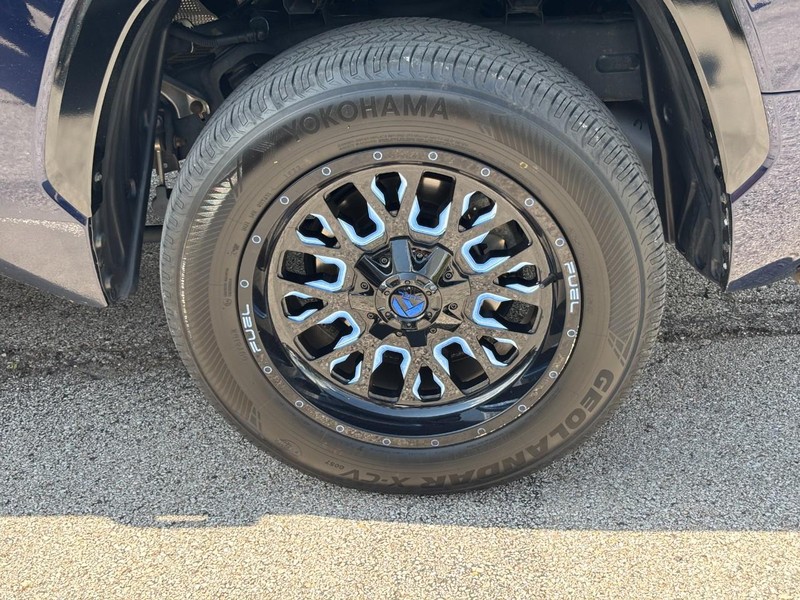 Toyota Tundra 4WD Vehicle Full-screen Gallery Image 07