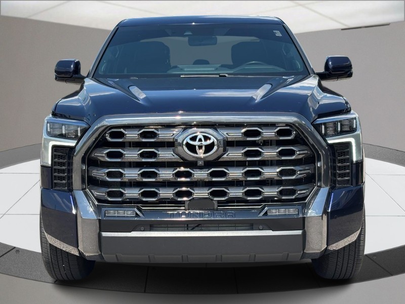 Toyota Tundra 4WD Vehicle Full-screen Gallery Image 09