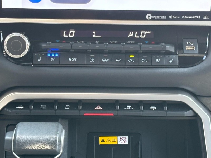 Toyota Tundra 4WD Vehicle Full-screen Gallery Image 14