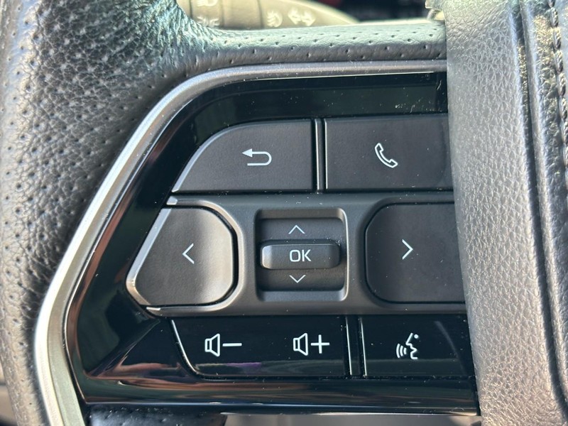 Toyota Tundra 4WD Vehicle Full-screen Gallery Image 17