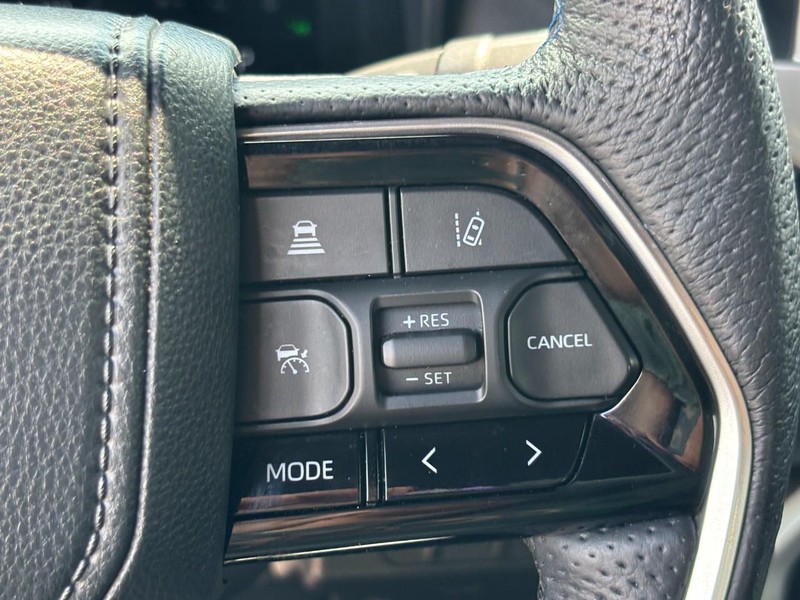 Toyota Tundra 4WD Vehicle Full-screen Gallery Image 18