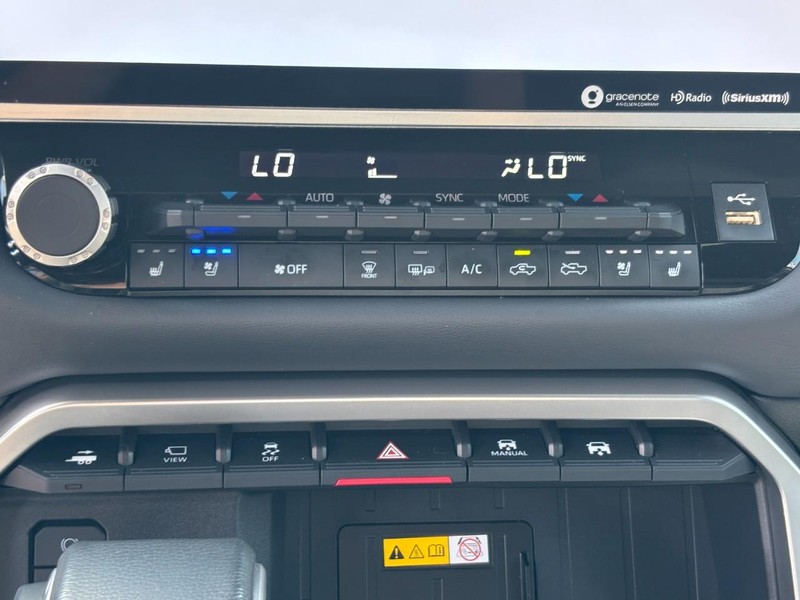 Toyota Tundra 4WD Vehicle Full-screen Gallery Image 22