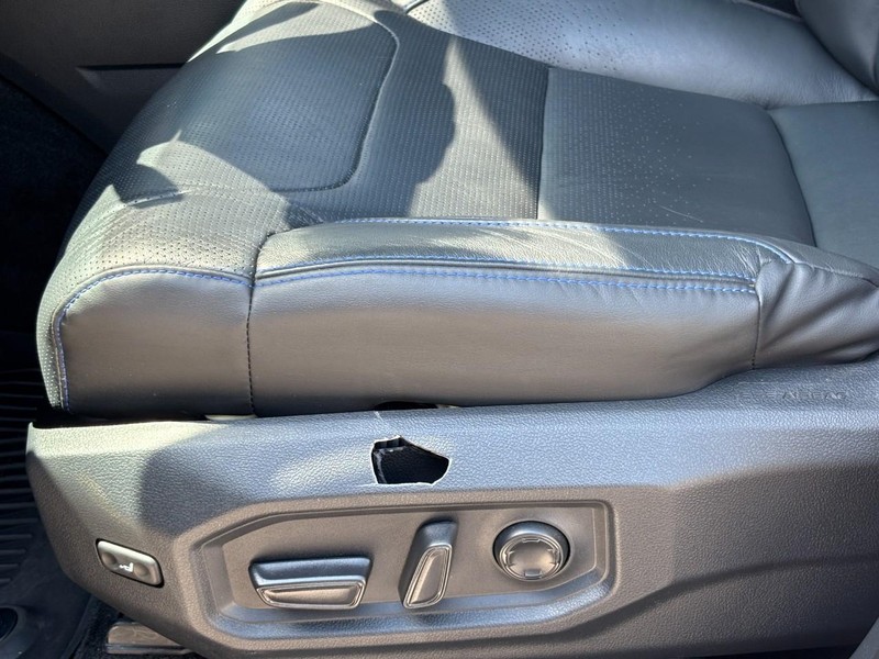 Toyota Tundra 4WD Vehicle Full-screen Gallery Image 25