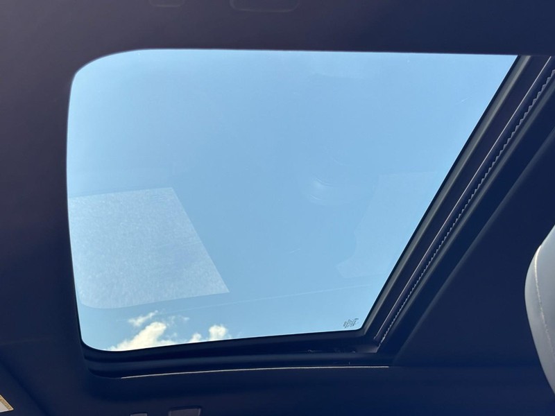 Toyota Tundra 4WD Vehicle Full-screen Gallery Image 26