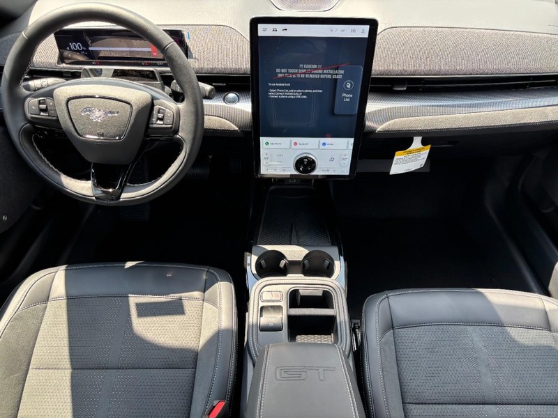 Ford Mustang Mach-E Vehicle Full-screen Gallery Image 06